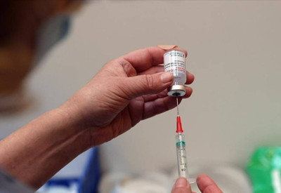 Almanya'da bir kişi sahte aşı kartı satmak için 90 kez Covid-19 aşısı oldu