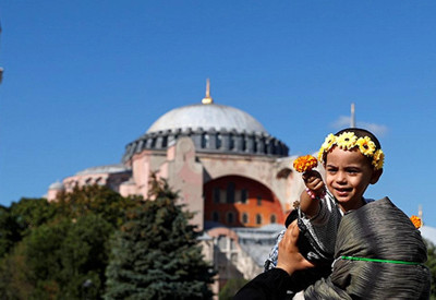 Bakan Ersoy açıkladı: Ayasofya'da yeni ziyaretçi uygulaması, tarih verildi