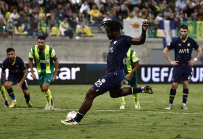AEK Larnaca-Fenerbahçe maç sonucu: 1-2! Fenerbahçe gruptan çıkmayı garantiledi