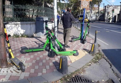 Kadıköy'de kaldırımdaki scooterlar toplanacak