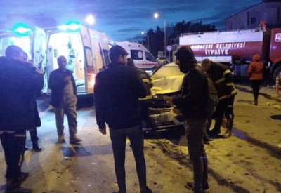 Kırklareli'nde midibüs ile otomobilin çarpışması sonucu 7 kişi yaralandı