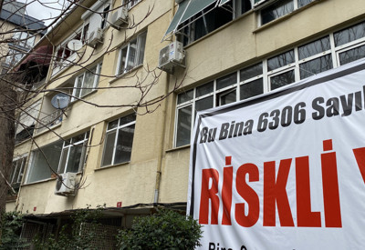 Kentsel dönüşüm çıkmazı! Korkutmak için pankart astı