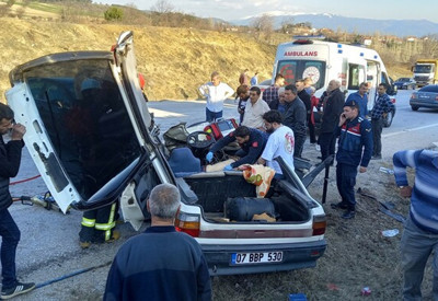 Kütahya'da iki araç kazaya karıştı: 1 ölü, 3 yaralı