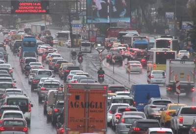 İstanbul’da yağmurda trafik yoğunluğu yüzde 65’e ulaştı