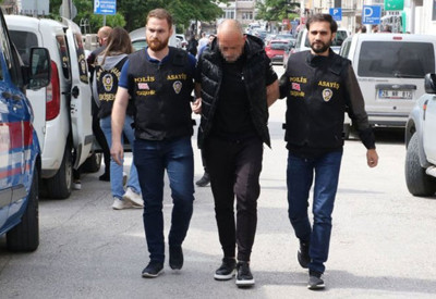 Evine gittiği arkadaşını döverek öldürdü