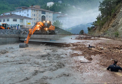 Karadeniz'i sel vurdu: 2 ölü 1 kayıp!
