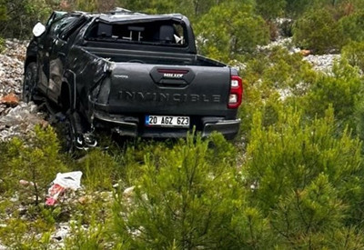Eski Ekonomi Bakanı Nihat Zeybekci, trafik kazasında yaralandı