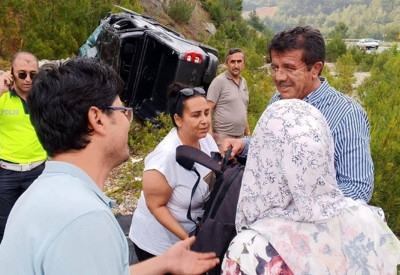 Kazada yaralanan eski Bakan Zeybekci, taburcu oldu