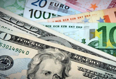 Dolar ve Euro yeniden zirvede