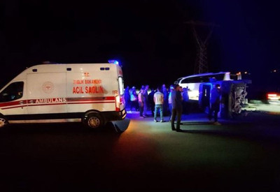 Amasya'da otomobil ile minibüs çarpıştı: 17 yaralı