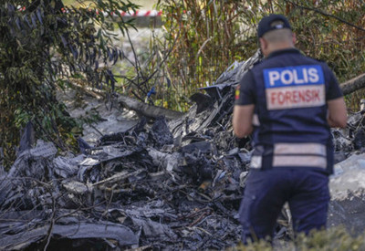 Malezya'da özel yolcu uçağı düştü: 10 kişi hayatını kaybetti