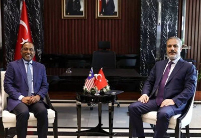 Dışişleri Bakanı Fidan, Malezyalı mevkidaşı Zambry ile Bağdat'ta görüştü