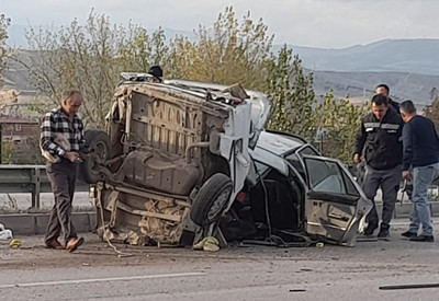 Kazada ikiye ayrılan araçtan sağ çıktılar