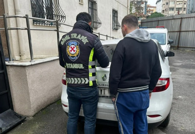 İstanbul Bağdat Caddesi'nde makas atarak ilerledi! Yakalanan sürücüye 6 bin lira ceza verildi