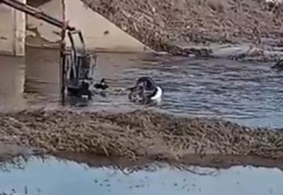 Nehre düşen araçta sıkışan sürücü hayatını kaybetti
