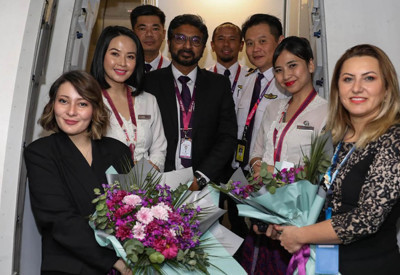 Kuala Lumpur-Sabiha Gökçen seferini yapan ilk uçak törenle karşılandı