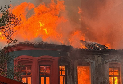 Kırklareli'nde 2 katlı tarihi binada yangın