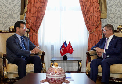Ahmet Davutoğlu'ndan İmamoğlu'na tebrik ziyareti