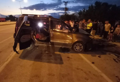 Amasya'da otobüs ile hafif ticari aracın çarpıştığı kazada 3 kişi yaralandı