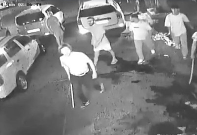 ‘Korsan taksici' olduğu iddiasıyla darp edildi; 5 kişiyle durağı bastı