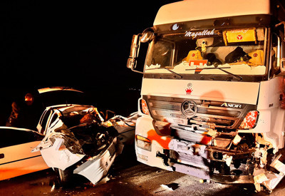 Afyonkarahisar’da TIR ile otomobil çarpıştı: 3 ölü, 1 yaralı