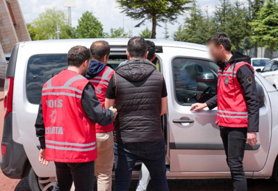 Altın kaplama bilezikleri gerçek sanarak çalmışlardı: 2 hırsız tutuklandı