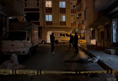Bağcılar'da korsan gösteri; maskeli grup polis otosuna taşla saldırdı
