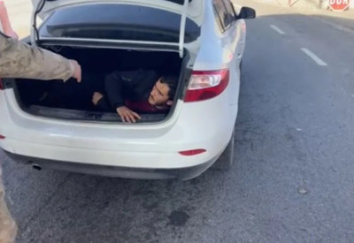 Bitlis'te otomobilin bagajında kaçak göçmen yakalandı