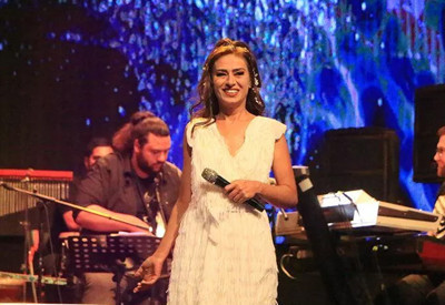 Safiye Soyman’ın filtre kurbanı olan bu kez Yıldız Tilbe oldu, fotoğrafa yorum yaptı: 'Göz bebeklerimiz de gerilmiş'