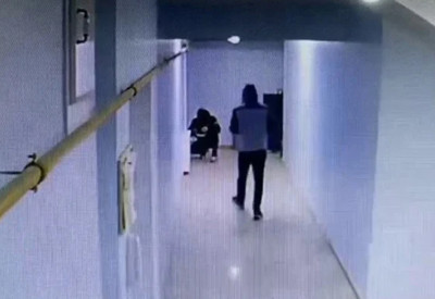 Kars'ta kar maskesiyle girdiği apartmanlardan ayakkabı çaldı