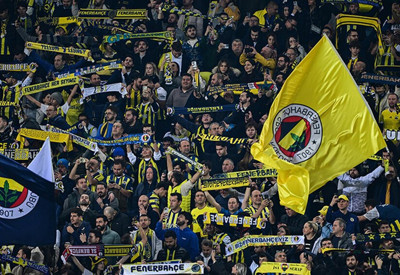 Fenerbahçe'de istifa depremi! Kadıköy'de öfke dinmedi, kavga çıktı