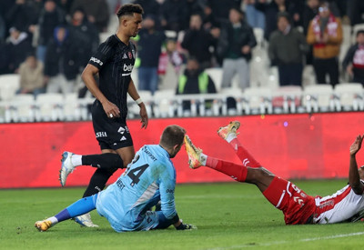 Beşiktaş'tan Mert Günok paylaşımı