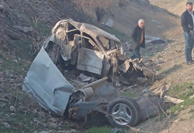 Şanlıurfa'da otomobil TIR'a çarptı: 1 ölü