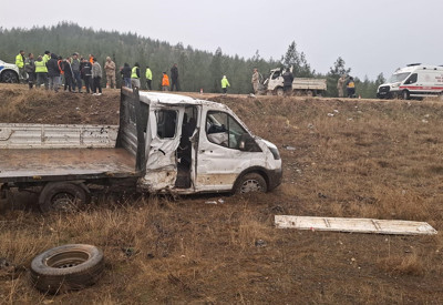 Gaziantep’te iki kamyonet çarpıştı