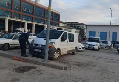 Konya'da minibüsün altında kalan çocuk can verdi