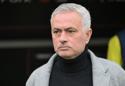 Yapay zekadan Fenerbahçelileri çıldırtan tahmin: Mourinho'nun kaderini çizdi!