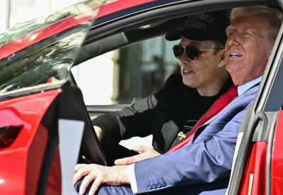 Tesla’da büyük kriz! Elon Musk DOGE’deki görevini azaltıyor