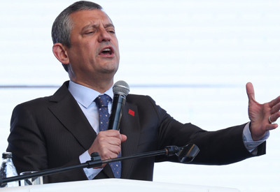 Özgür Özel’den gençlere: “Vizesiz, yasaksız bir Türkiye vadediyoruz!”