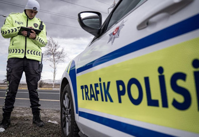 Direksiyonda telefon, olay yerini terk… Yeni trafik cezaları cep yakacak!