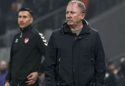 Sergen Yalçın'dan hakeme ve futbolculara tepki! "Yerden kalkmadı"
