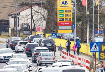 Almanlar ucuz akaryakıt için Polonya'ya akın ediyor