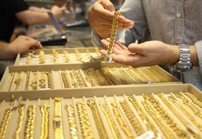 Altın yükselişe geçti! "Aşırı alım" uyarısı geldi