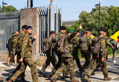 Avrupa'dan benzeri görülmemiş karar: 17-45 yaş arası erkekler izinsiz çıkamayacak