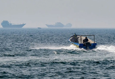 İran duyurdu! Hürmüz Boğazı'nda İsrail bağlantılı gemi vuruldu