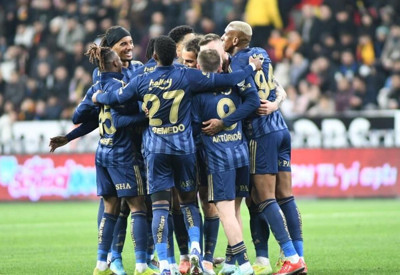 Fenerbahçe'nin efsane isminden o futbolcuya ayar: "Acemice işler yaptı"