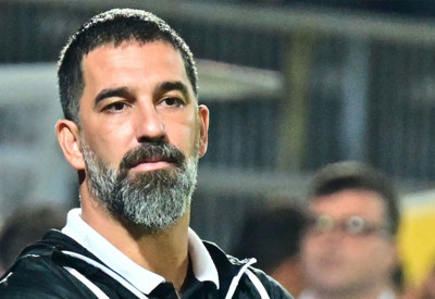 Arda Turan'ın maçında hava saldırısı alarmı! 45 dakikalık gecikme
