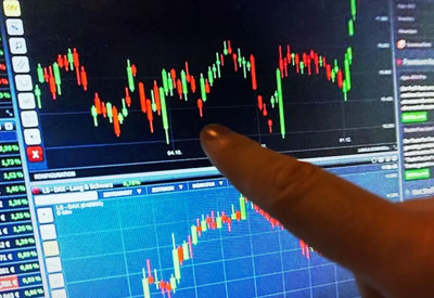 Piyasalara Hürmüz etkisi! Altın ve gümüş yükseldi, petrol düşüşe geçti