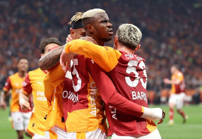 Süper Lig'de derbi heyecanı! Galatasaray-Fenerbahçe maçı... Bir kırmızı, üç gol! Kazanan Galatasaray