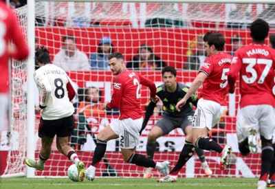 Manchester United, evinde Liverpool'u yendi