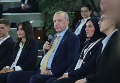 Cumhurbaşkanı Erdoğan, gençler ve milli sporcularla buluştu